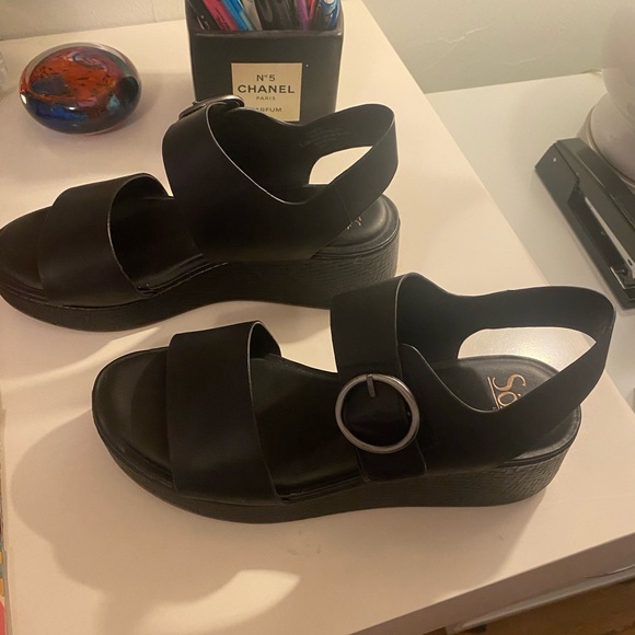Black Sofft platform sandals - Picture 2 of 5